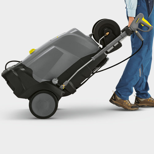 Аппарат высокого давления с подогревом воды Karcher HDS 5/15 U - <h3>Инновационная вертикальная конструкция</h3>
Возможность легкого перемещения по ступеням и лестницам. Большие колеса для перемещения по неукрепленному грунту.