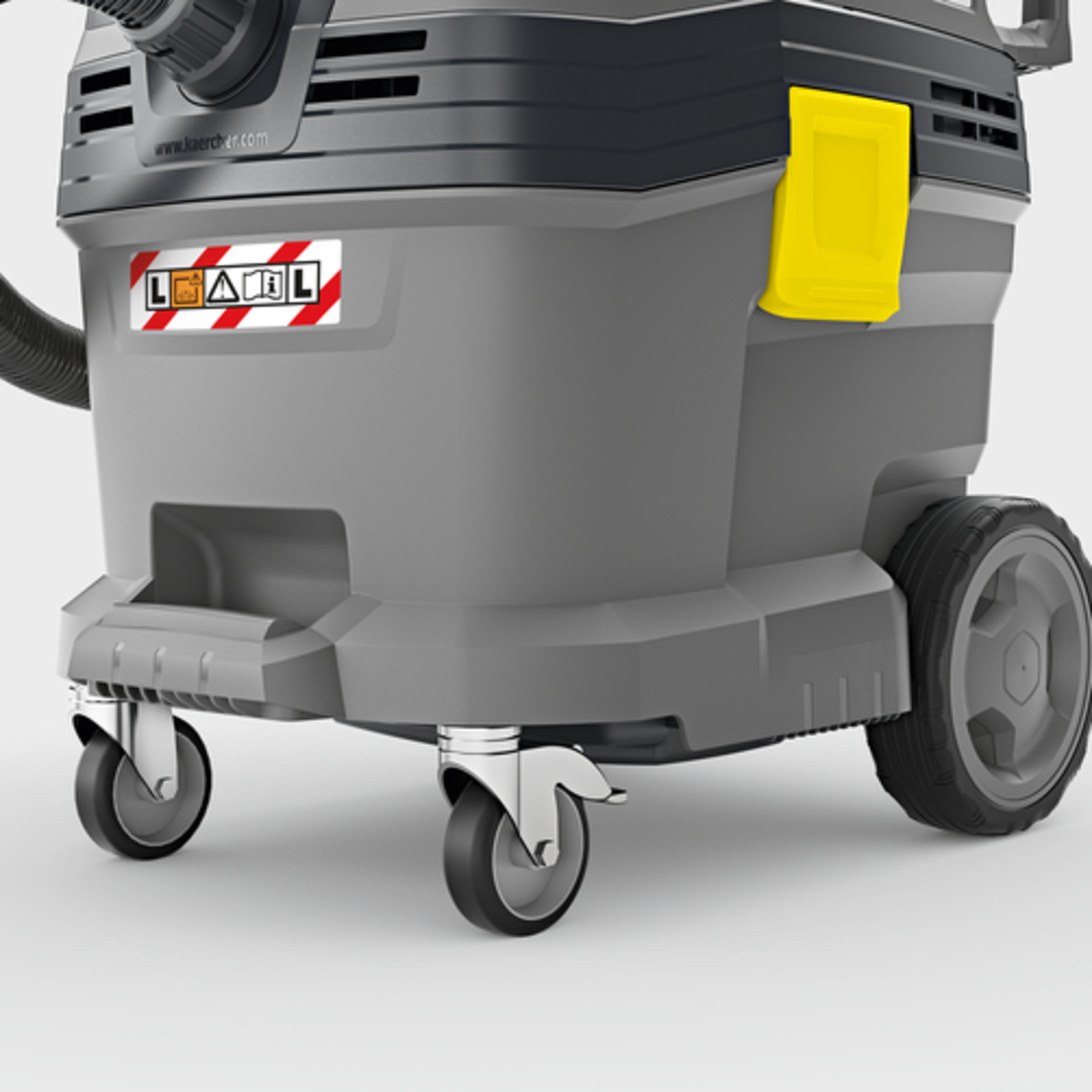 Профессиональный пылесос Karcher NT 30/1 Tact L - <h3>Прочный контейнер с отбойниками и металическими роликами</h3>
Прочные металлические ролики гарантируют хорошую маневренность и мобильность без ограничений на строительных площадках Прочный контейнер с отбойниками защищает аппарат от ударов и тряски.