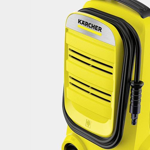 Мойка высокого давления Karcher К 2 Compact - <h3>Хранение шланга под передней крышкой</h3>
Шланг можно легко подвесить на передней крышке аппарата.