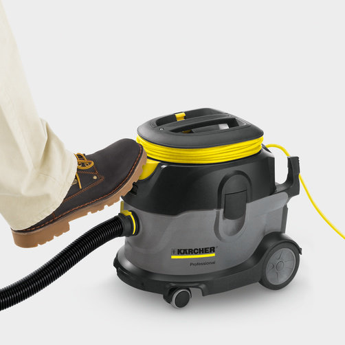 Профессиональный пылесос сухой уборки Karcher T 15/1 - <h3>Гибкий кабель</h3>
Кабель питания Highflex желтого цвета чрезвычайно прочный, гибкий и с компенсаций деформации. Кабель может наматываться на головку пылесоса или подвешиваться на специально предусмотренном крюке.