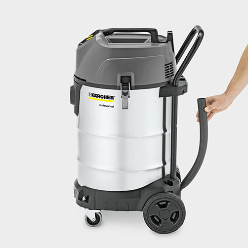 Профессиональней пылесос Karcher NT 90/2 Me Classic - <h3>Прочность конструкции и удобство транспортировки</h3>
Особо прочное шасси с большими колесами и металлическими поворотными роликами позволяет перемещать пылесос по любым поверхностям. Аппараты серийно комплектуются ручкой для перемещения.